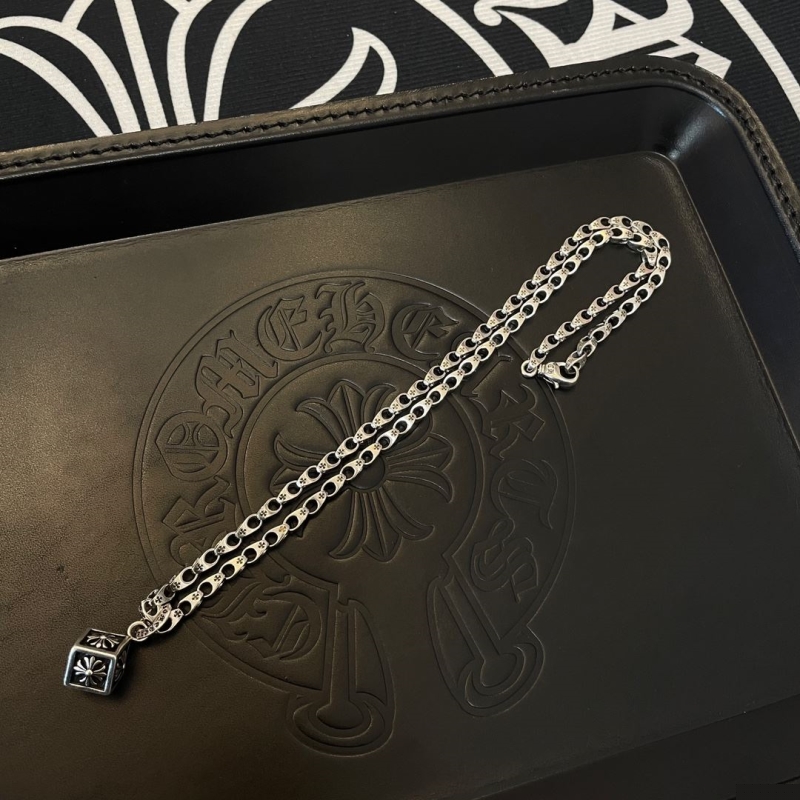 Ch**me He**ts necklaces